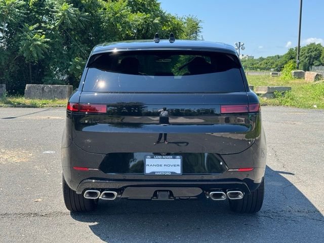 New 2026 Santorini Black Land Rover Dynamic SE image 4
