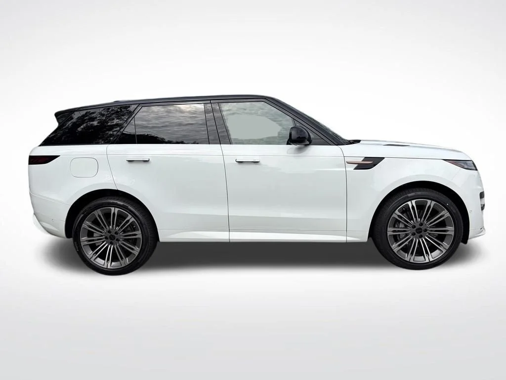 New 2026 White Land Rover Dynamic SE image 4