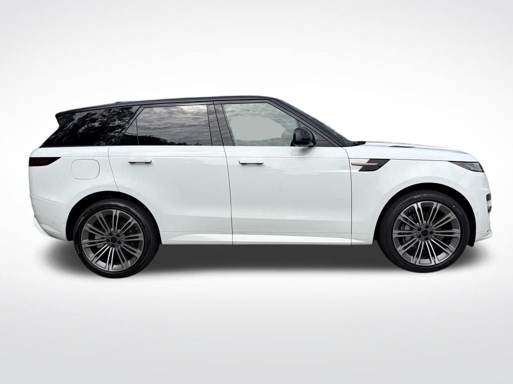 New 2026 Fuji White Land Rover Dynamic SE image 4
