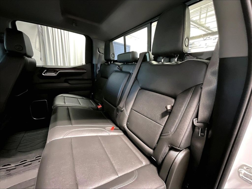 Used 2025 White GMC Elevation image 15