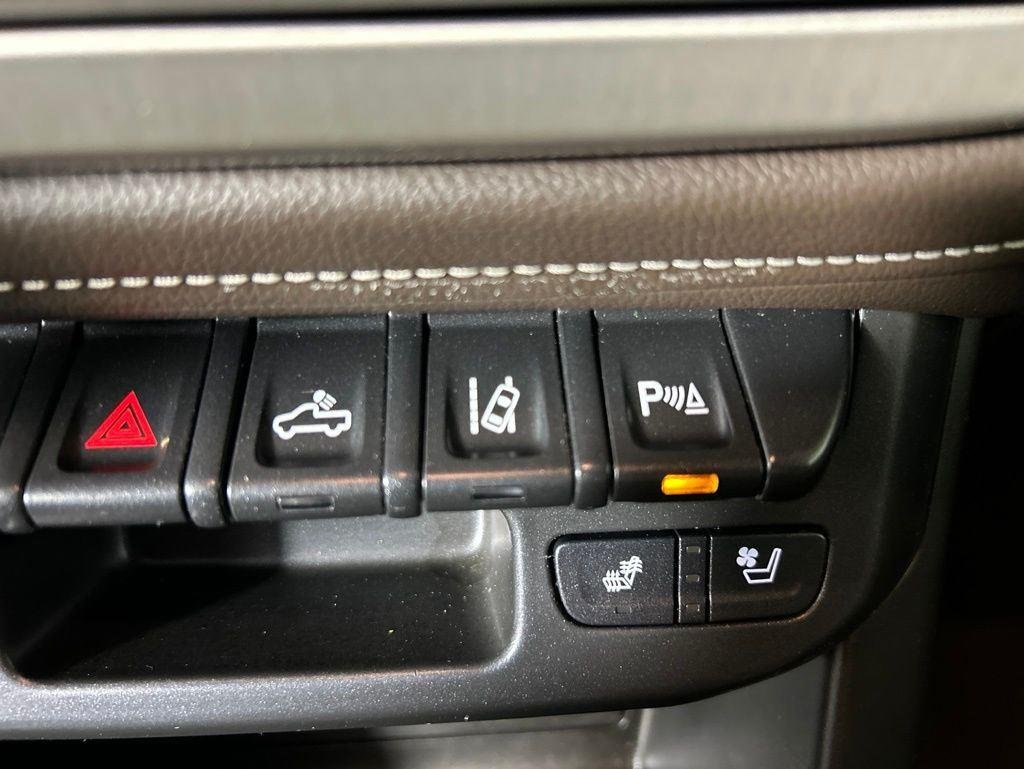 Used 2021 Cayenne Red GMC Denali image 15