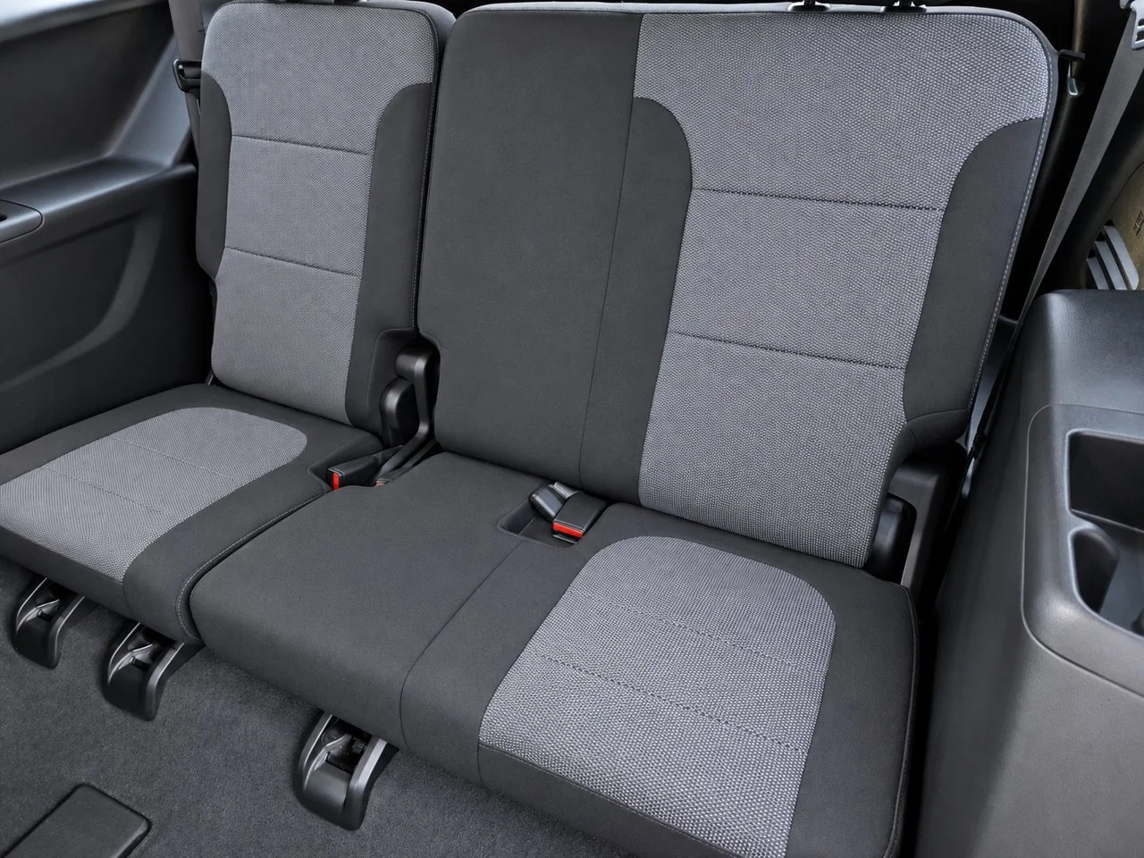 Used 2021 Silver Ice Chevrolet LT Cloth w/1LT image 26