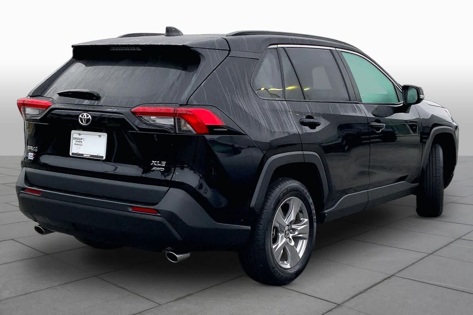 Used 2025 Midnight Black Metallic Toyota XLE image 13