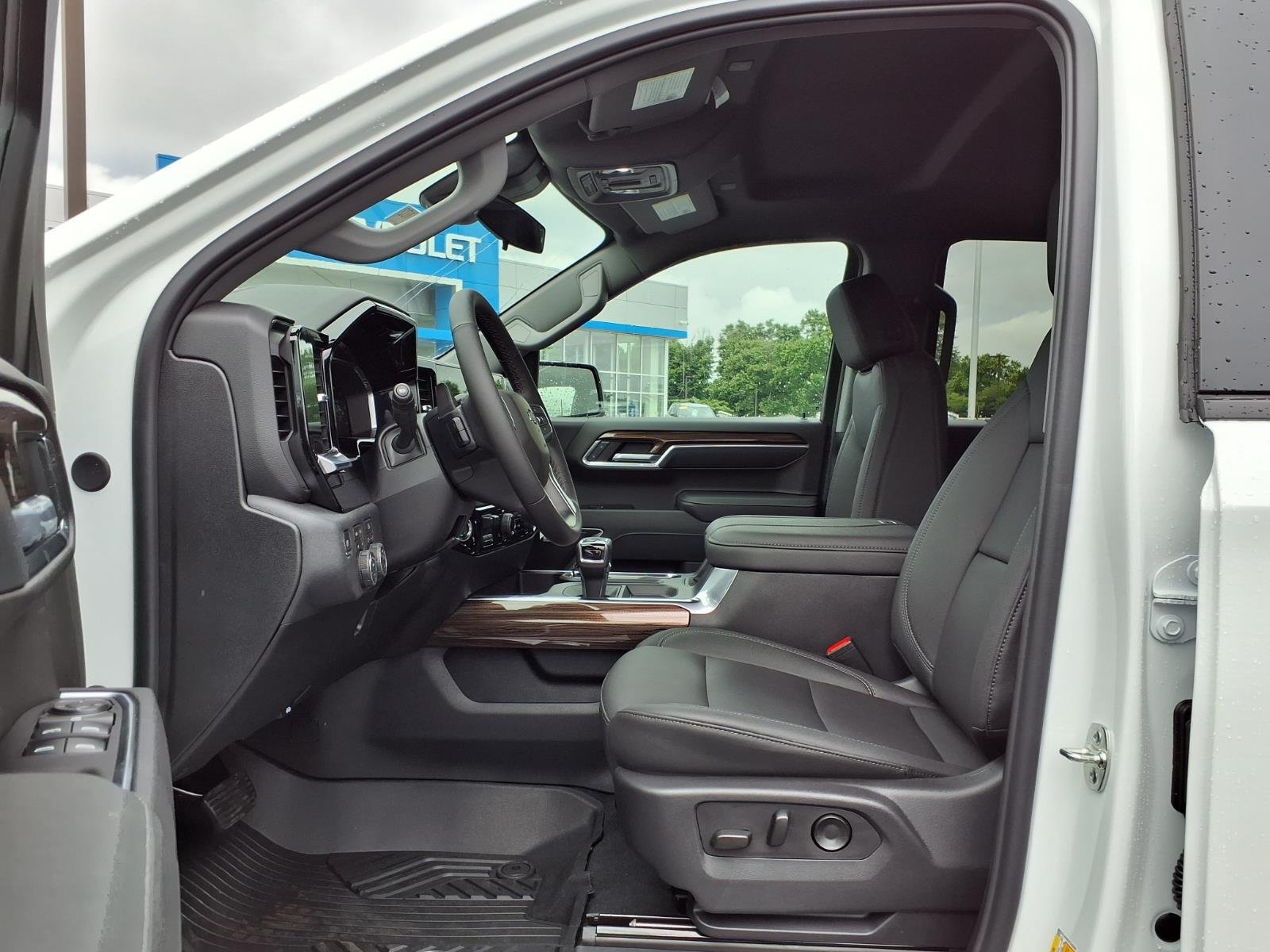 New 2026 Summit White Chevrolet RST image 17