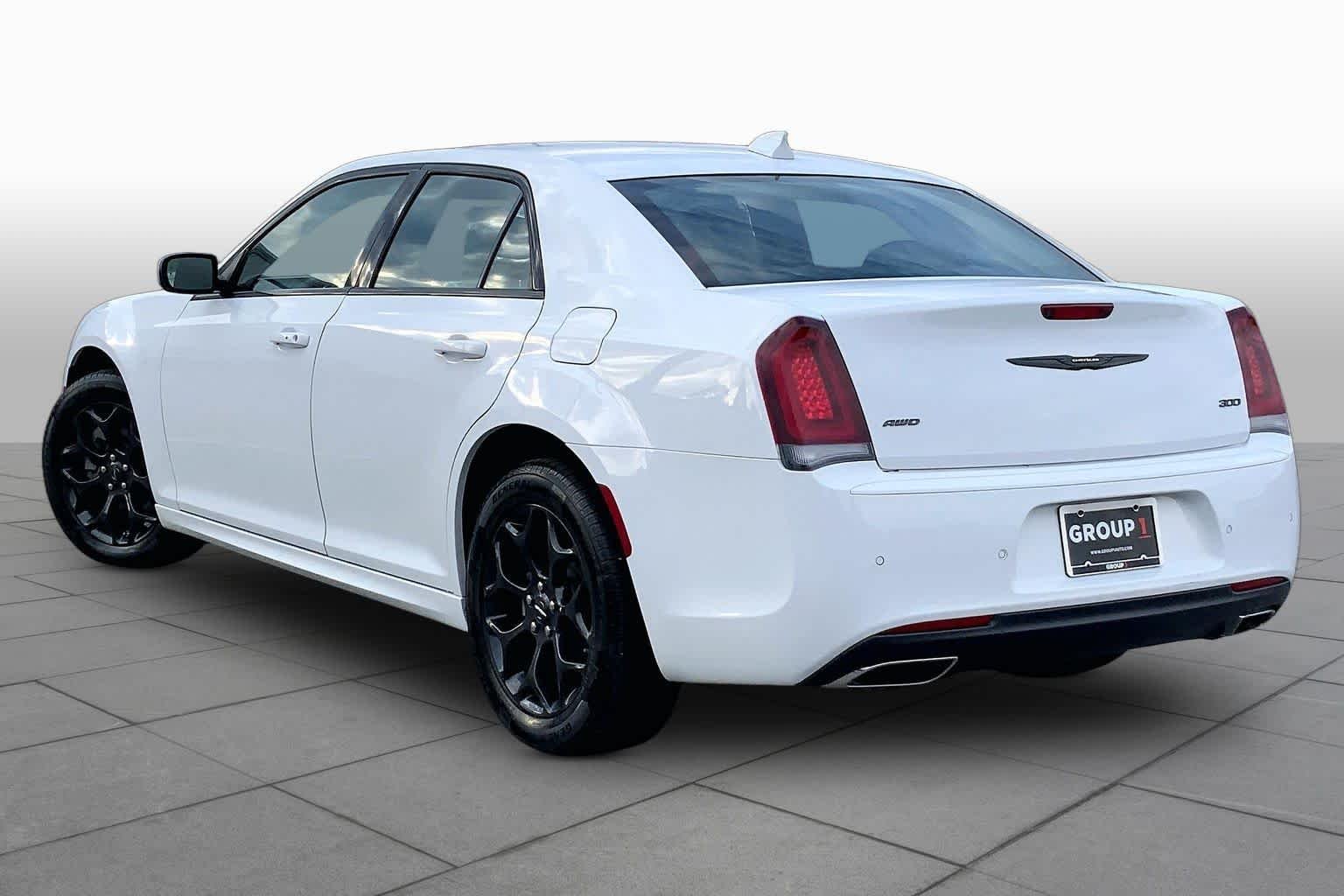 Used 2023 Bright White Clearcoat Chrysler Touring L image 12