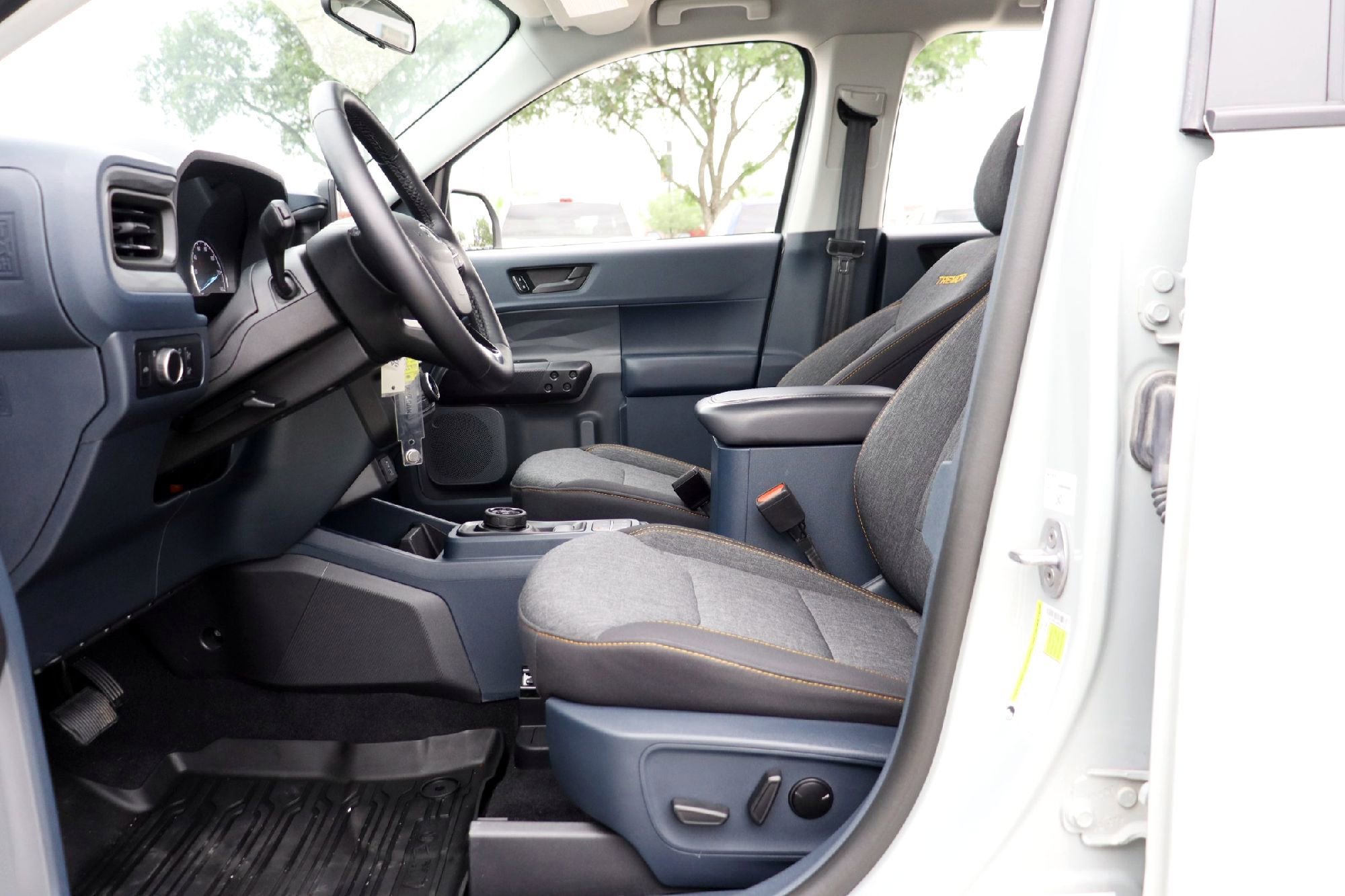 Used 2024 Cactus Gray Ford XLT Advanced image 9