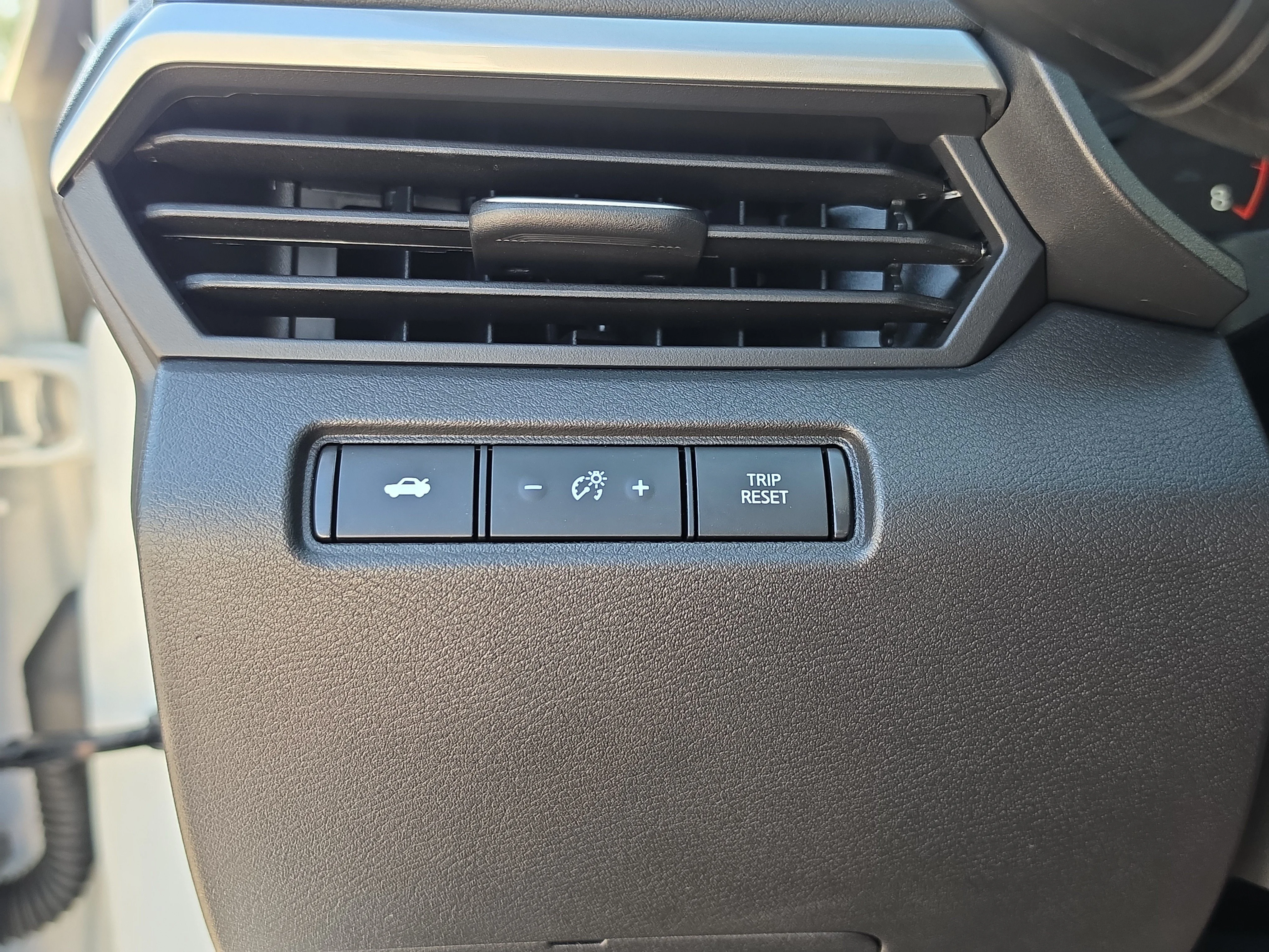 Certified Used 2025 Glacier White Nissan S image 27
