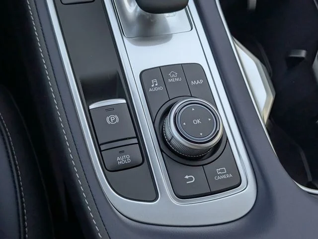 New 2027 2T RAD WHT INFINITI SPORT image 19