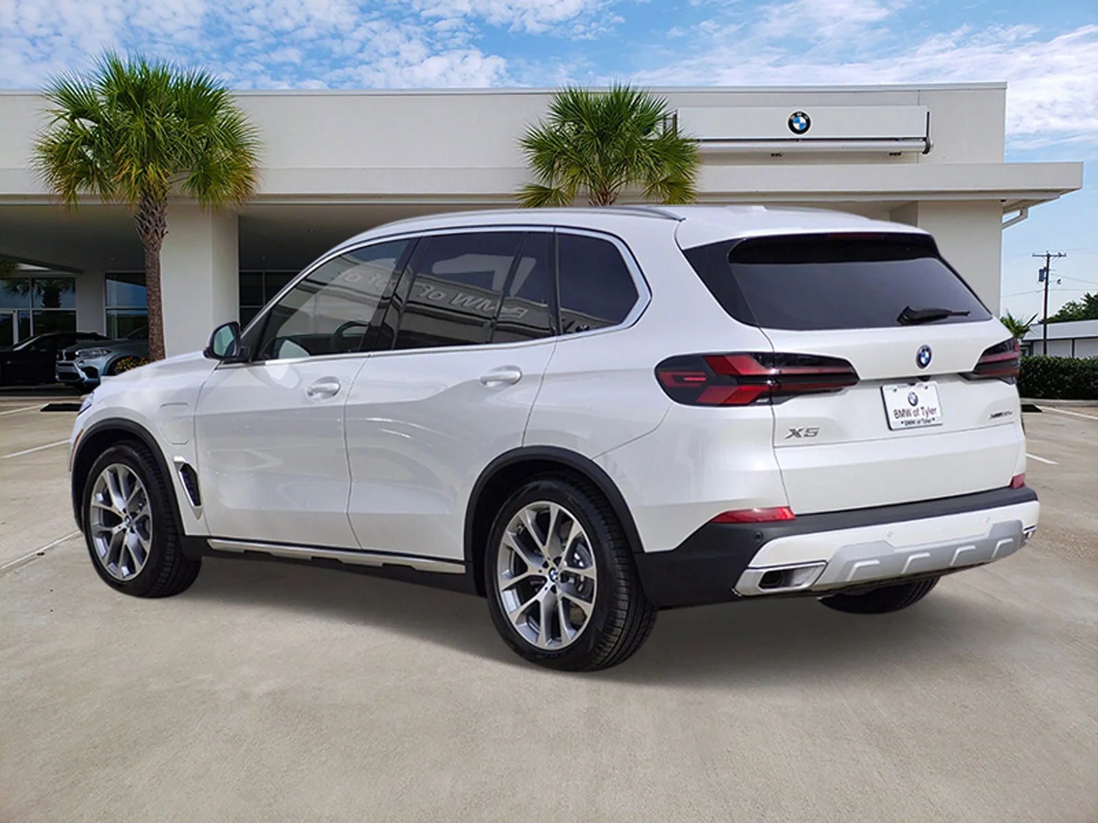 New 2026 Mineral White Metallic BMW xDrive50e image 6