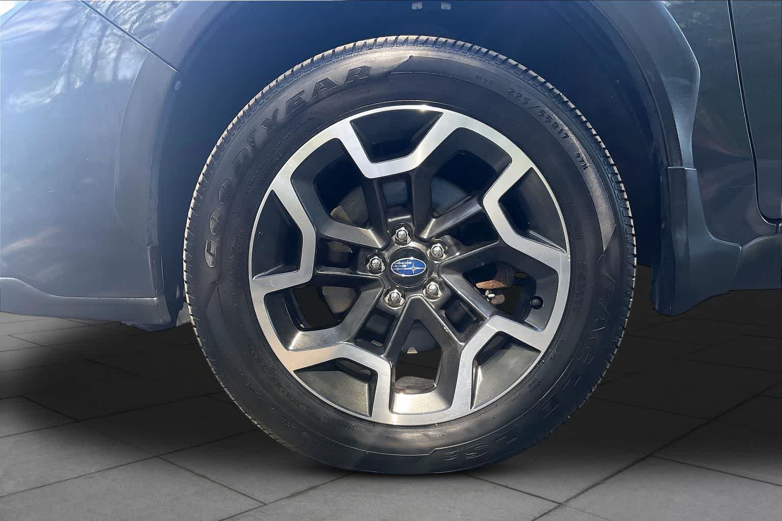 Used 2016 Dark Gray Metallic Subaru Limited image 10