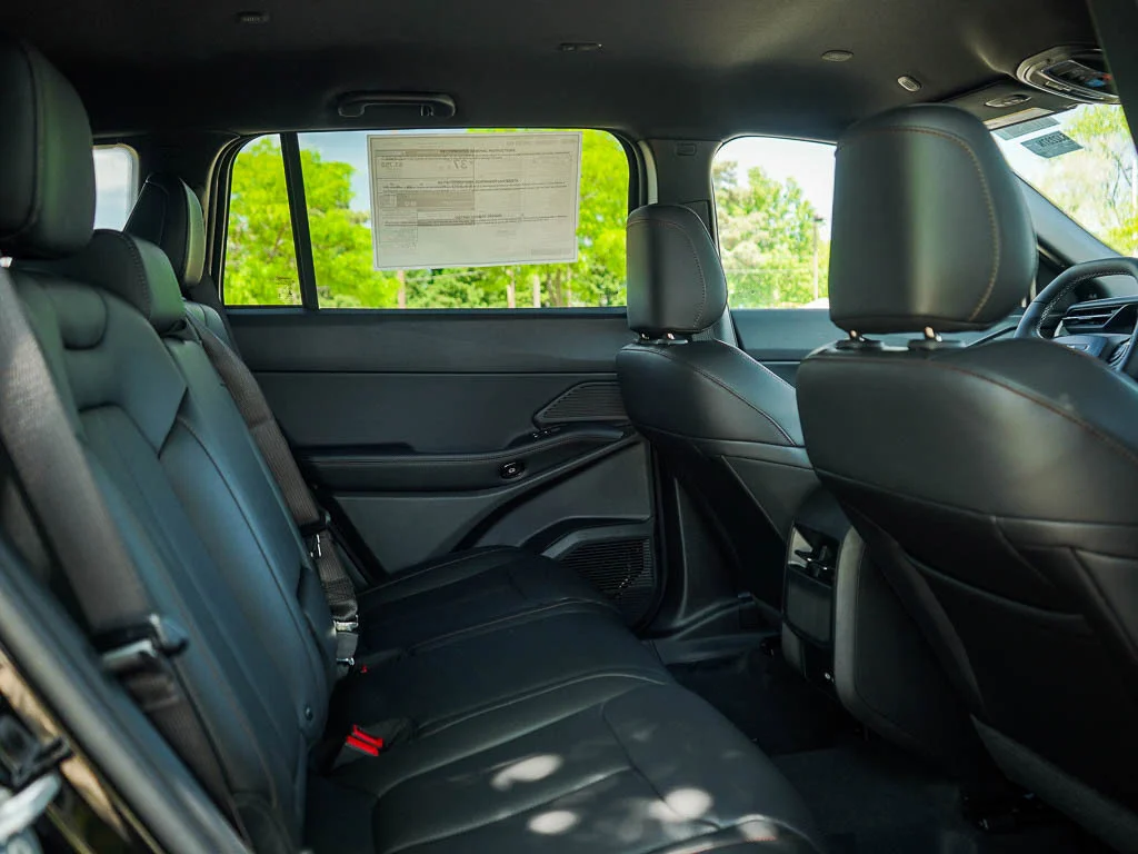 New 2026 Diamond Black Crystal Pearlcoat Jeep Limited image 13