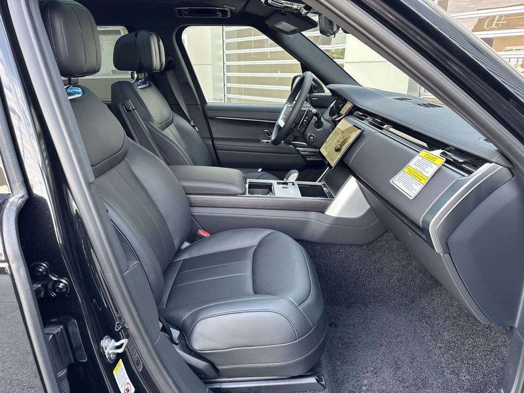 New 2026 Santorini Black Land Rover SE image 10