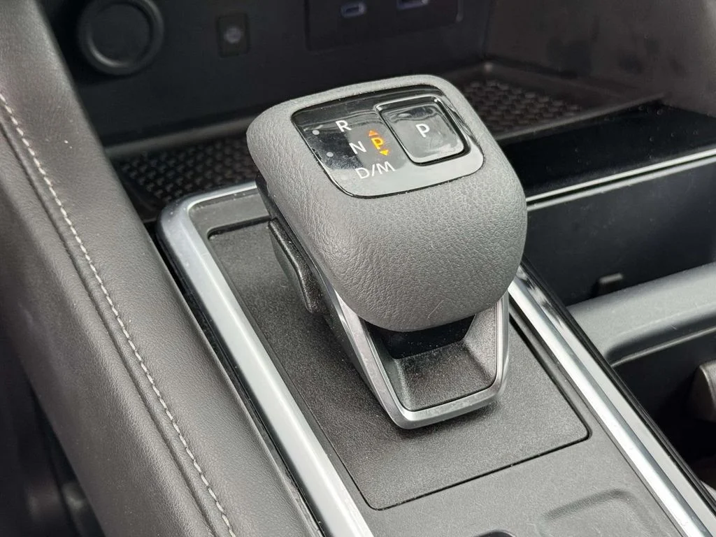 Used 2025 Silver Nissan SL image 22