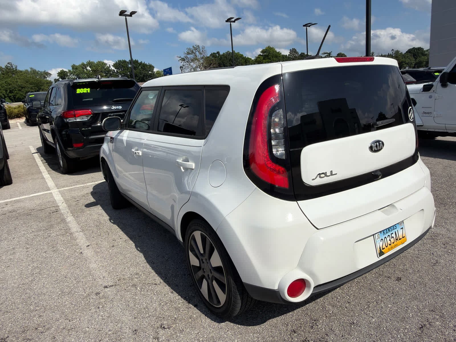 Used 2015 Clear White Kia ! image 8