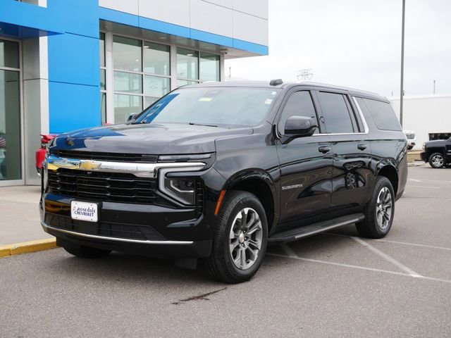 Used 2025 Chevrolet Suburban LS with VIN 1GNS6BRDXSR136568 for sale in Roseville, Minnesota