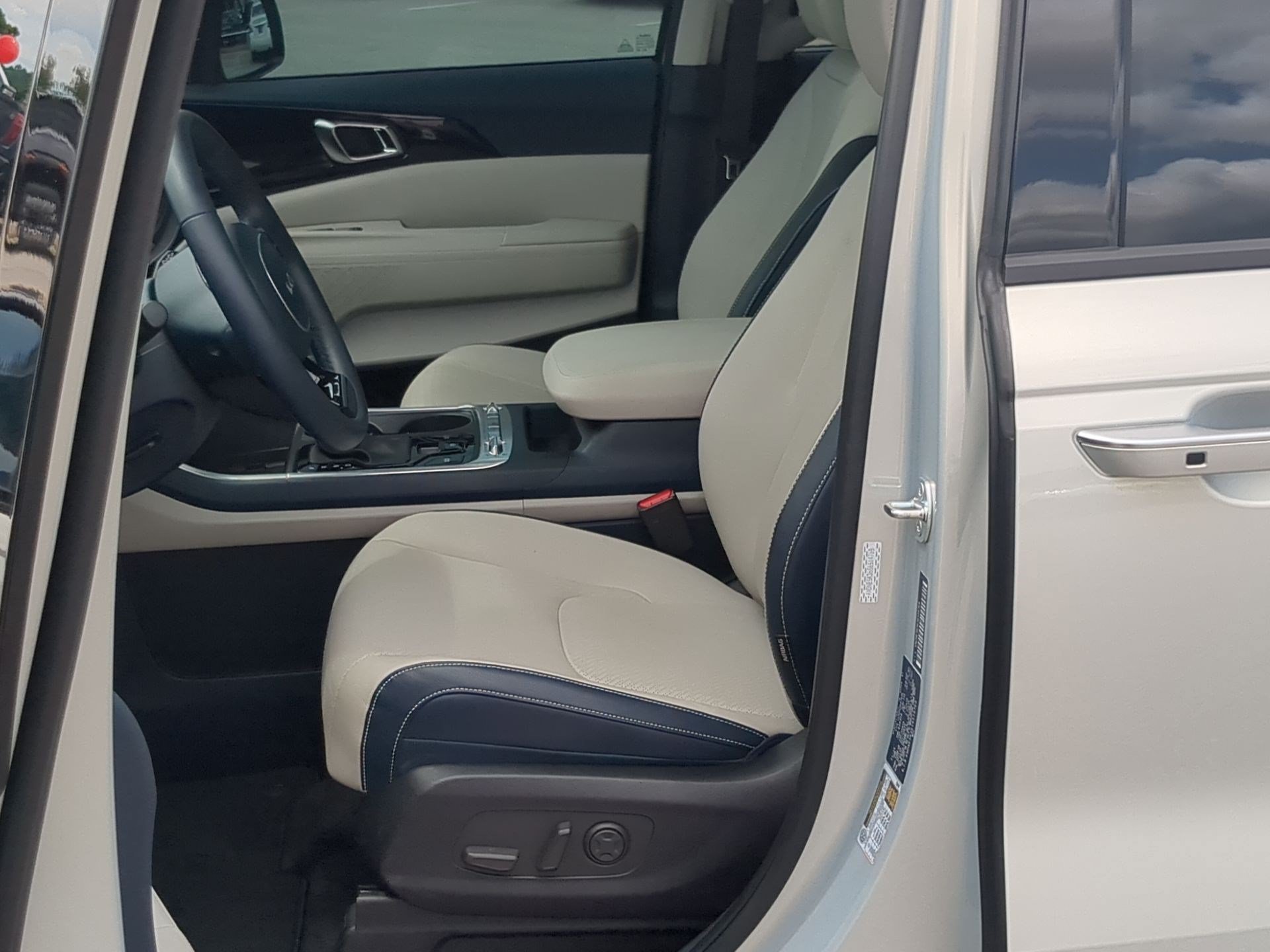 2025 Kia Carnival SX Prestige - Photo 11