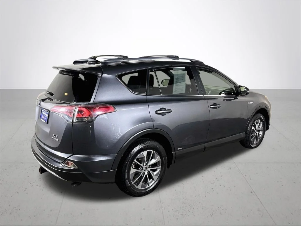 Used 2017 Gray Toyota XLE image 6