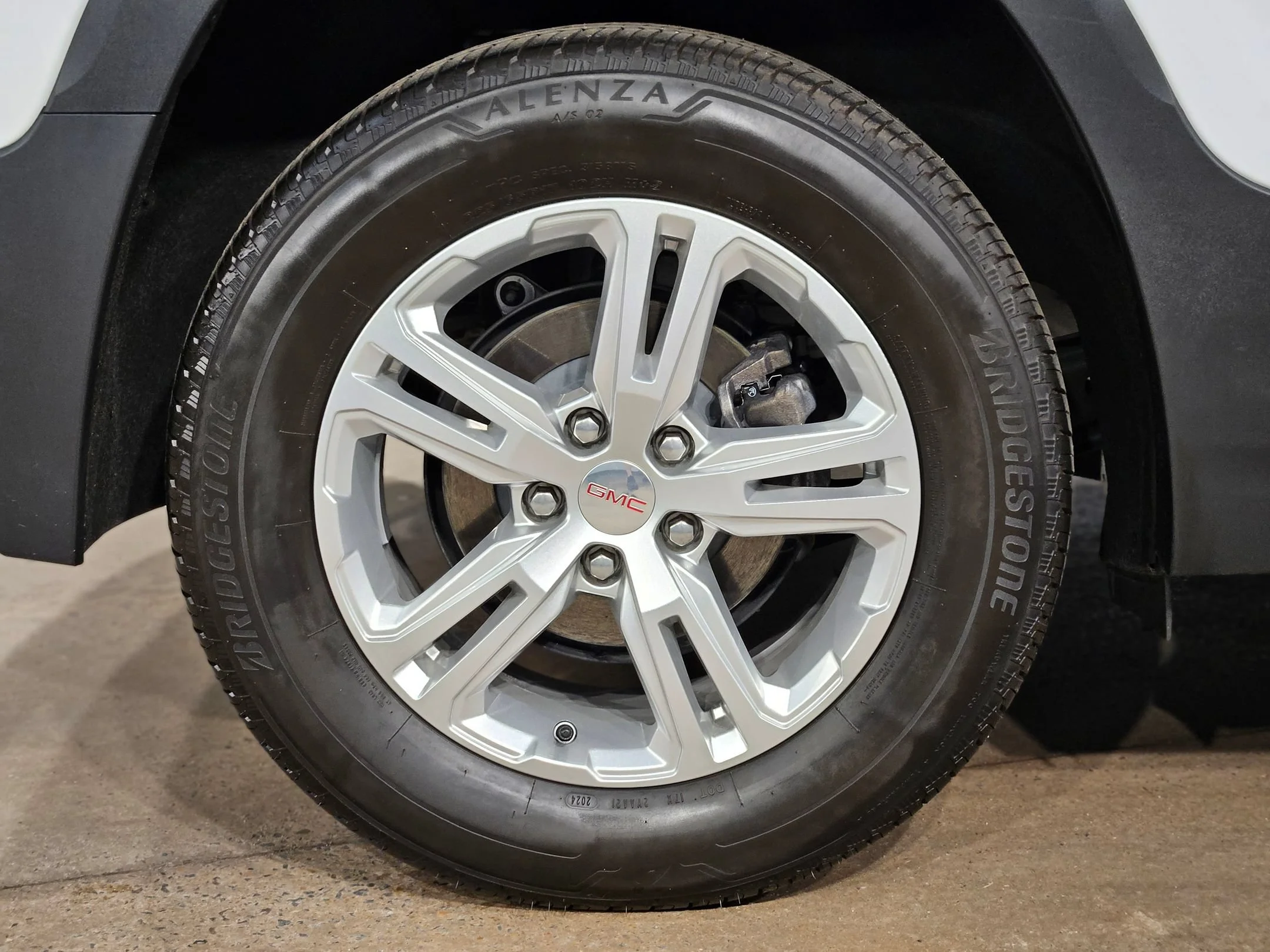 Used 2024 Summit White GMC SLE image 17