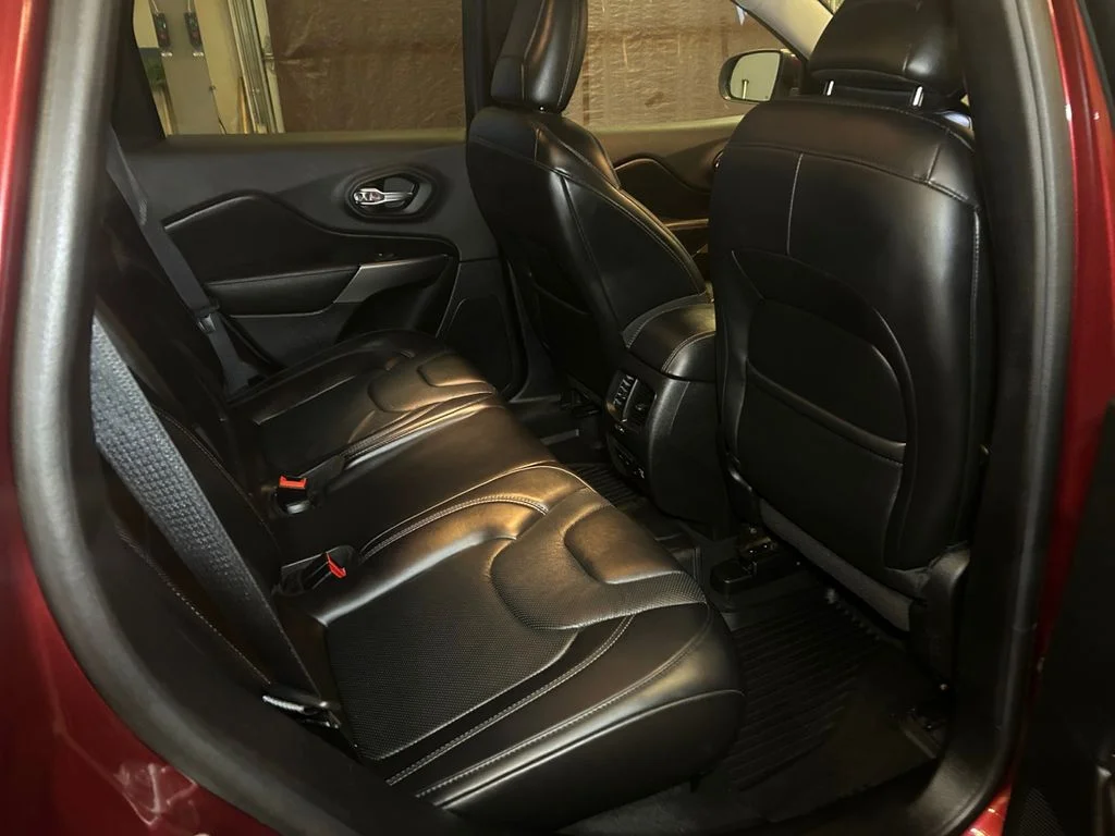 Used 2019 Velvet Red Pearlcoat Jeep Limited 4x4 image 18