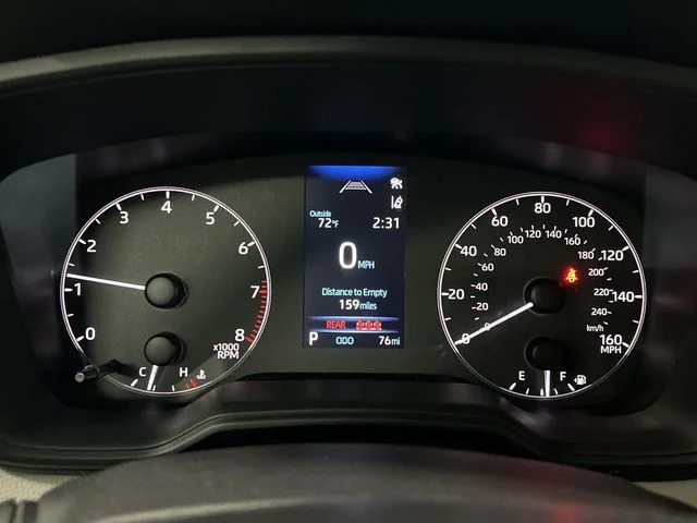 Used 2025  Toyota L image 12