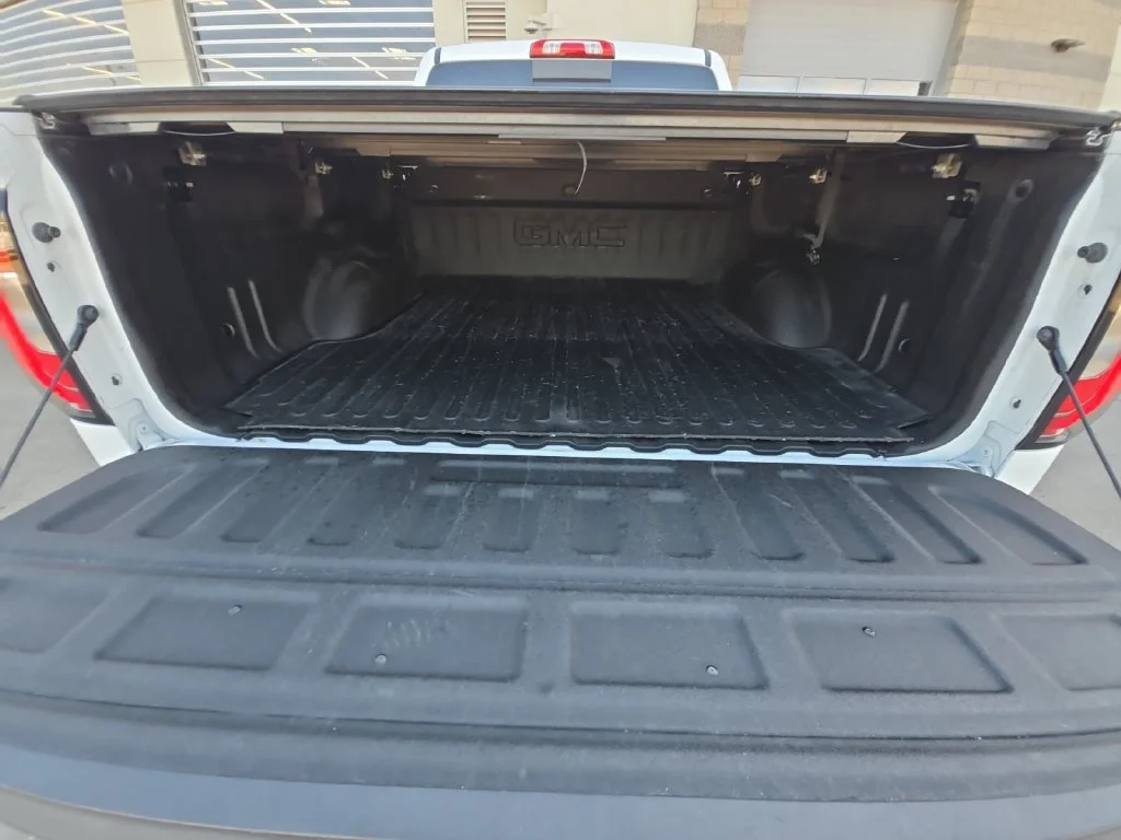 Used 2018 SUMMIT WHITE GMC SLT image 29