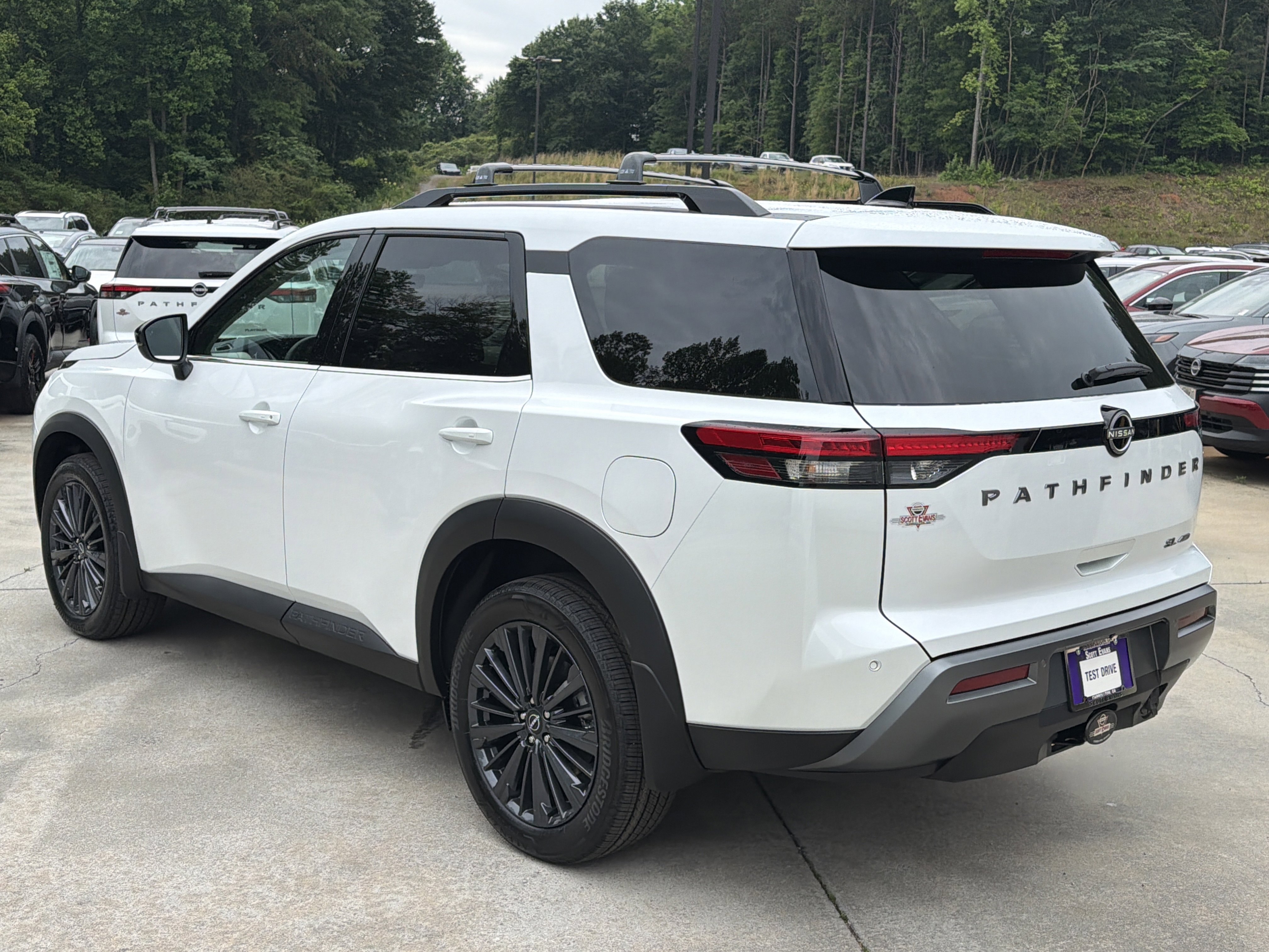 New 2026 Everest White Pearl Tricoat Nissan SL image 6