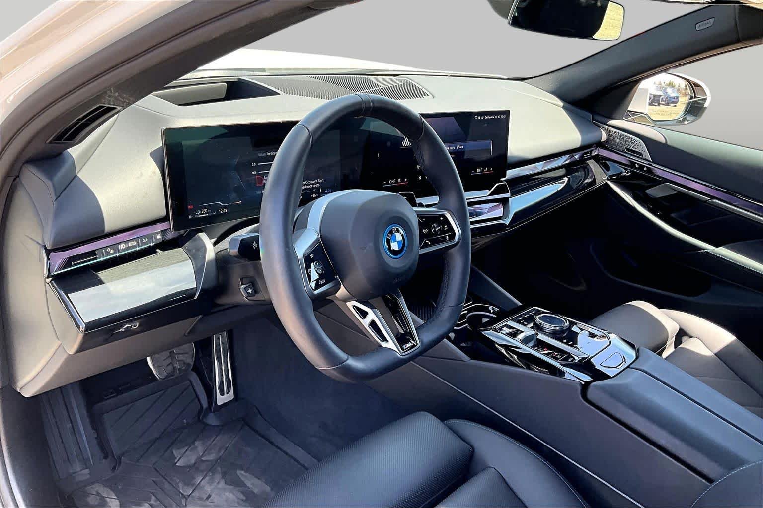 Used 2026 Alpine White BMW 550e xDrive image 15