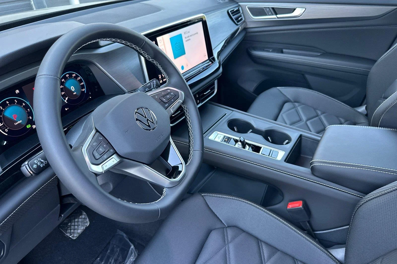New 2026 Deep Black Pearl Volkswagen 2.0T SE image 10