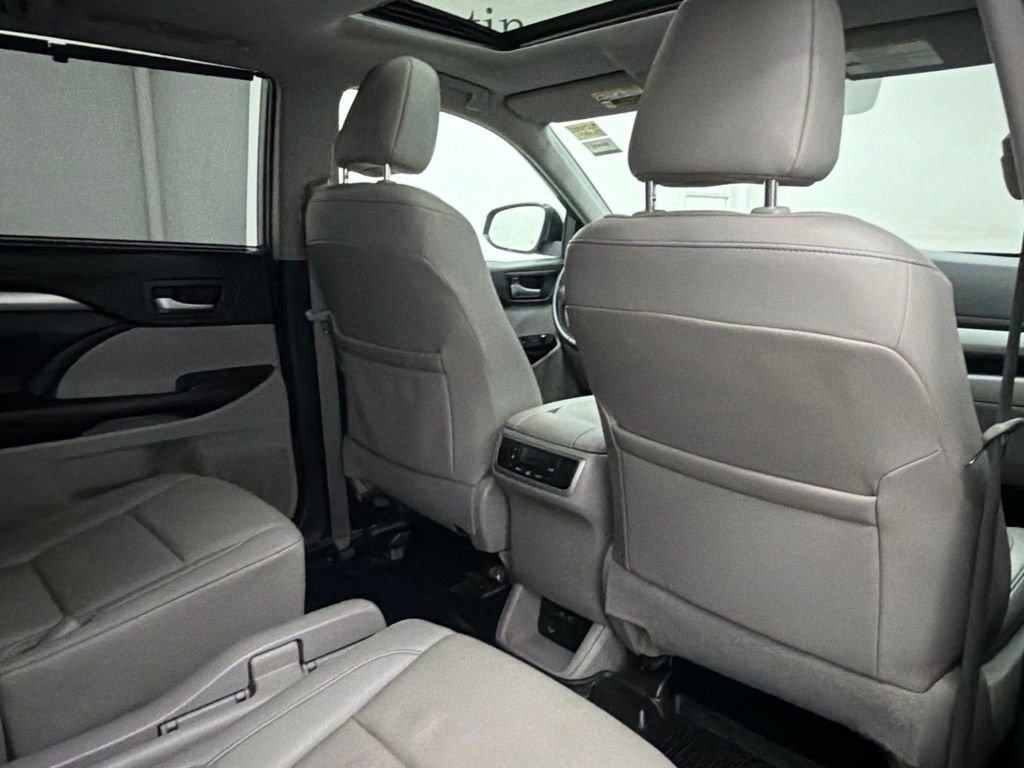 Used 2019 Green Toyota XLE image 23