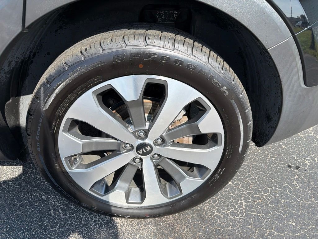 Used 2020 Black Kia S image 10