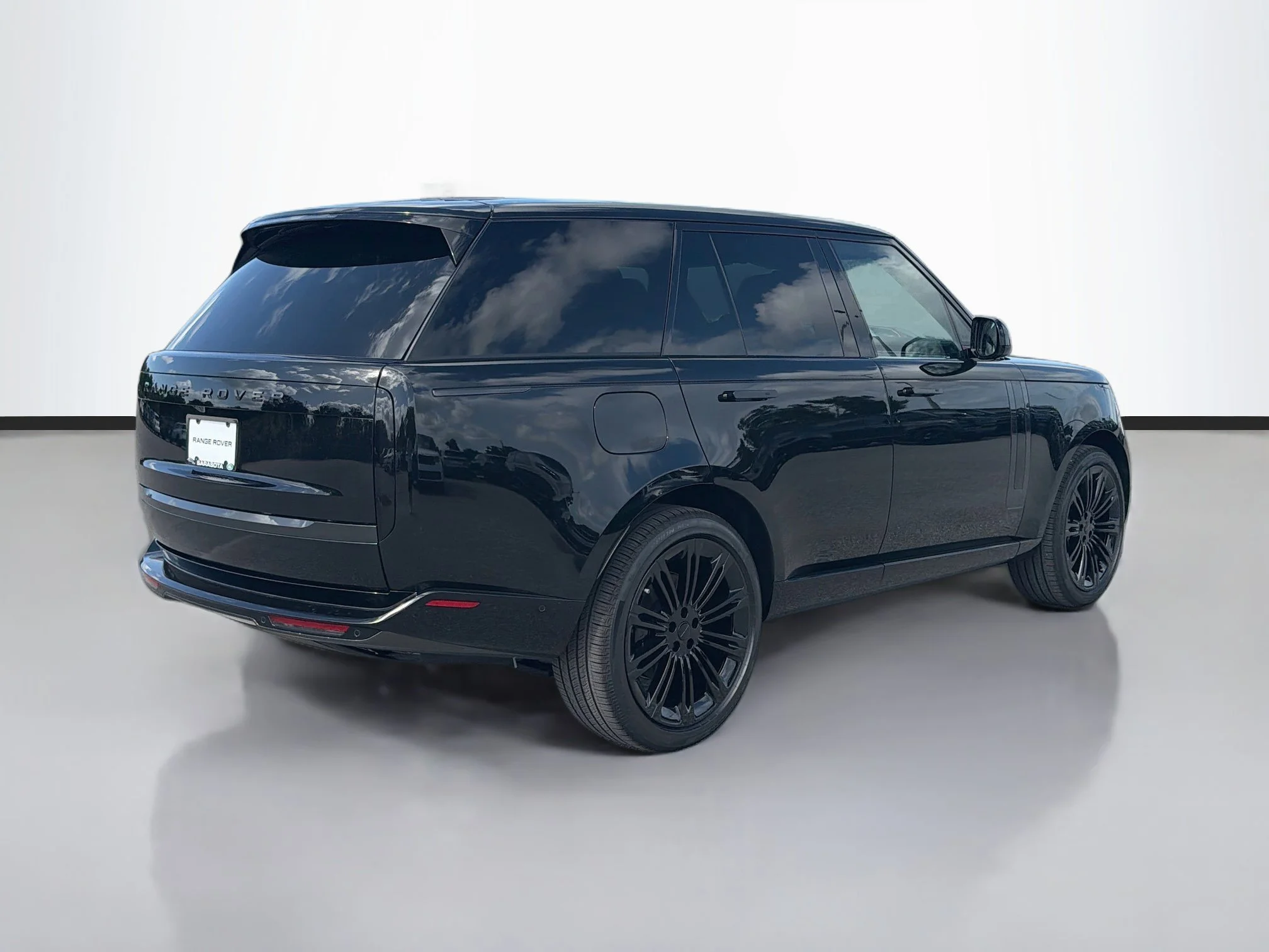 New 2026 Santorini Black Land Rover SE image 5