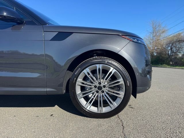 New 2026 Carpathian Grey Land Rover SE image 9