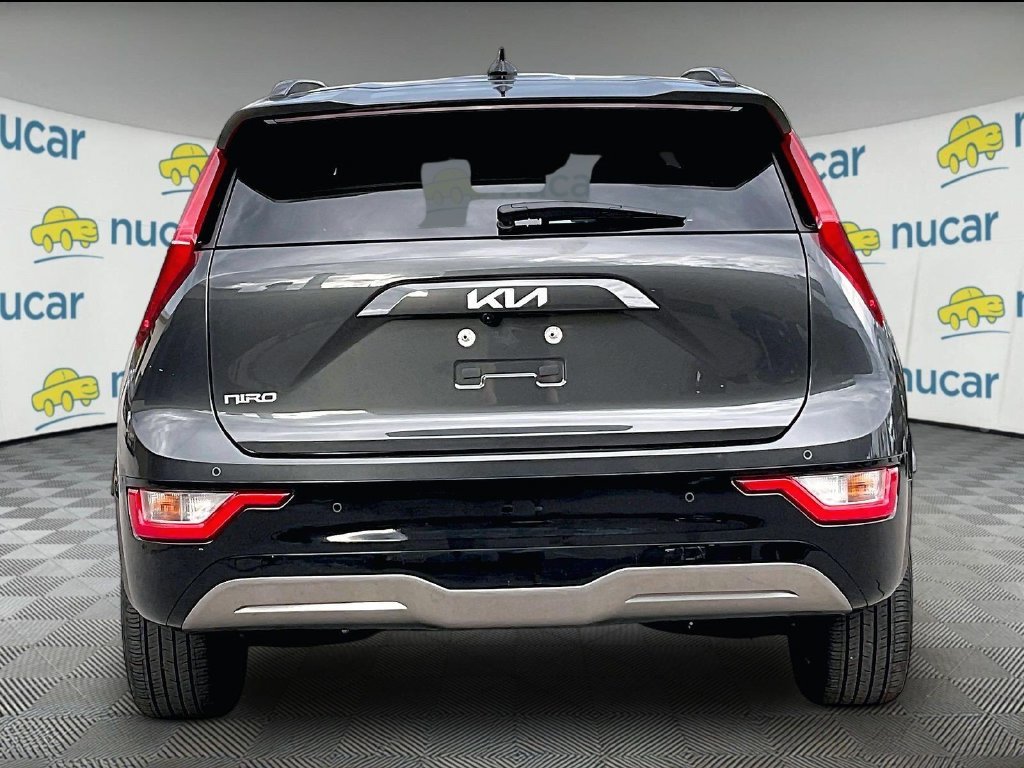 Used 2023 Gray Kia Wind image 5