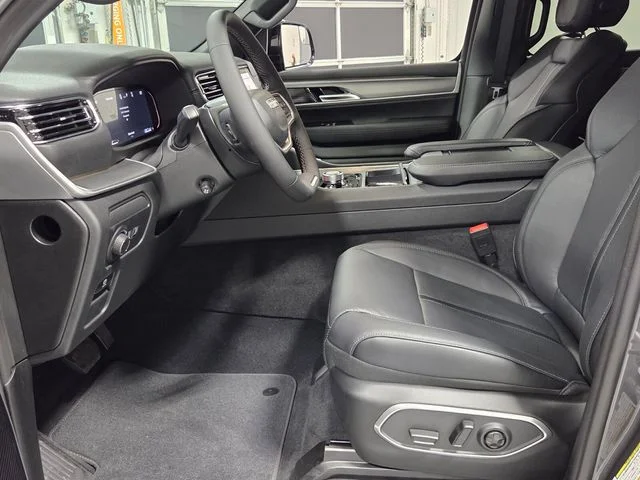 New 2026 Baltic-Gray Metallic Clear-Coat Exterior Paint Jeep Limited Altitude image 5