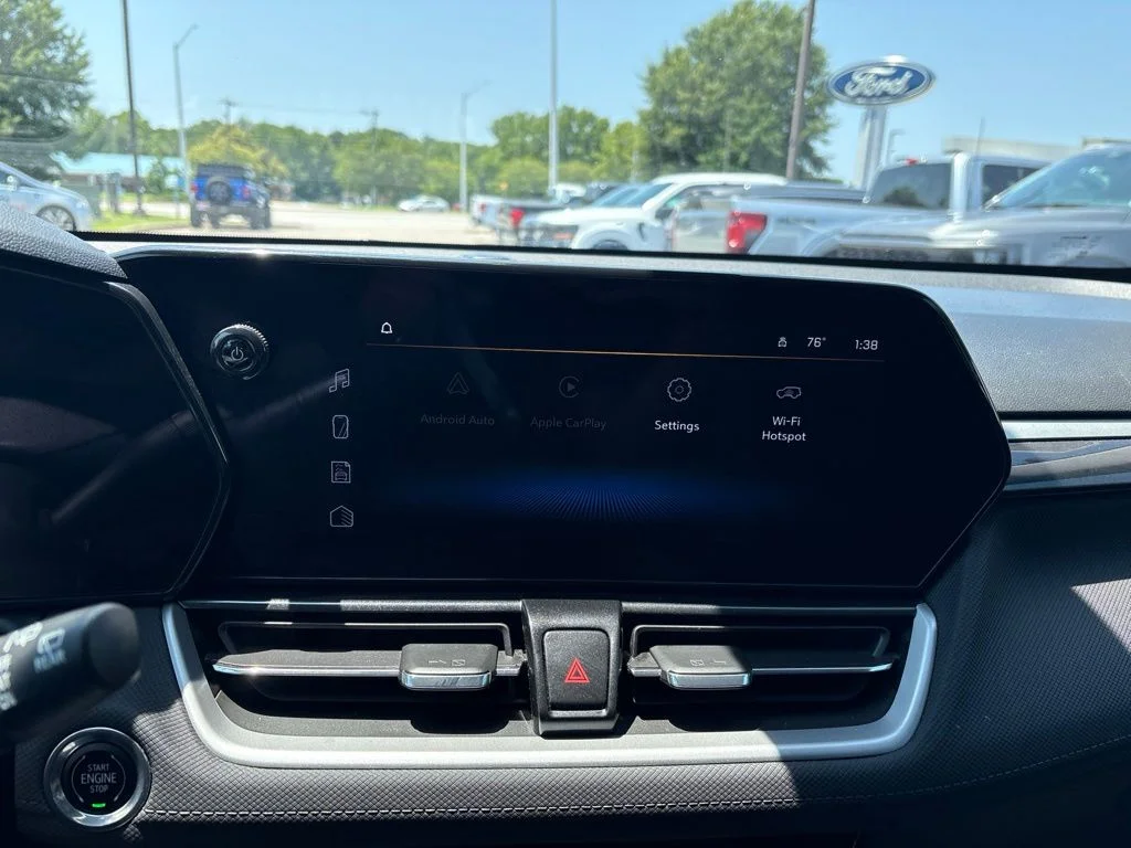 Used 2025 Gray Chevrolet LT image 17