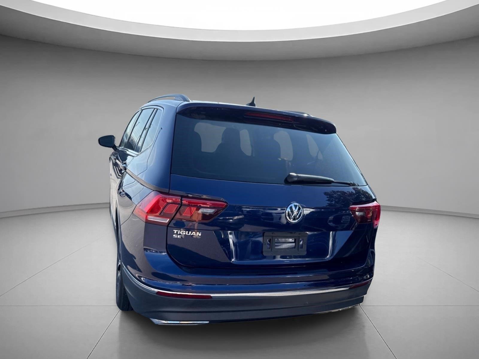 Used 2021 Atlantic Blue Metallic Volkswagen SE image 12