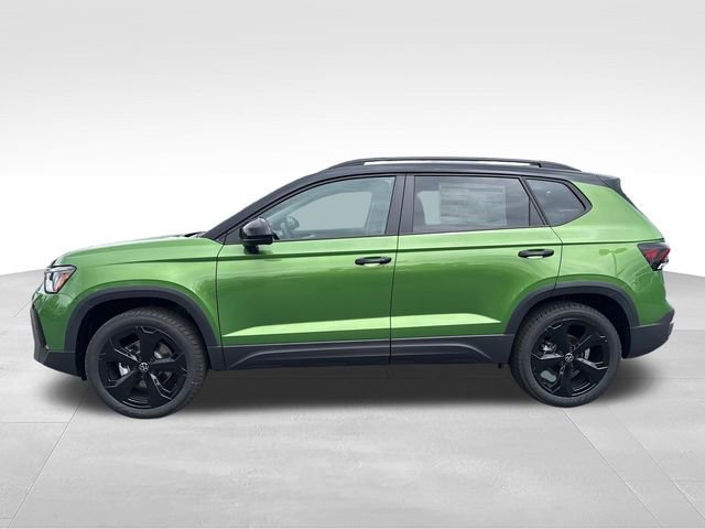 New 2026 Bright Moss Green/Blk Rf Volkswagen SE Black image 4