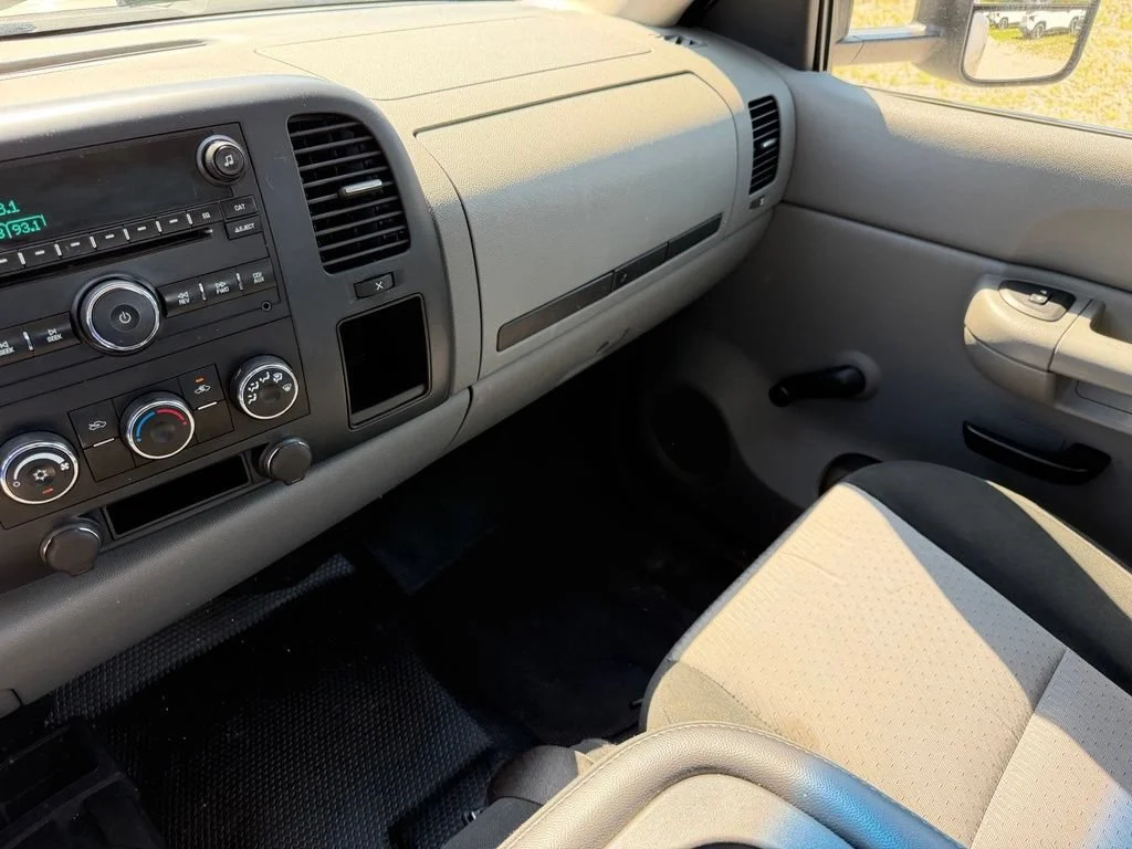 Used 2008 SILVER BIRCH METALLIC Chevrolet DRW Work Truck image 24
