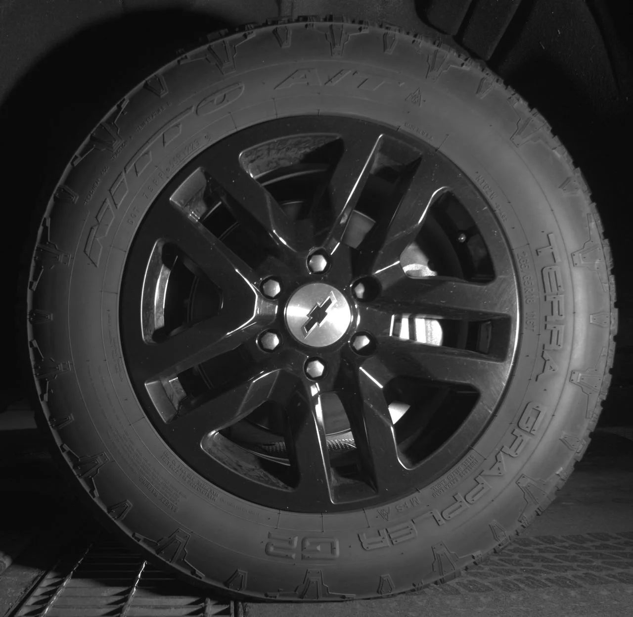 Used 2020 BLACK Chevrolet RST image 9
