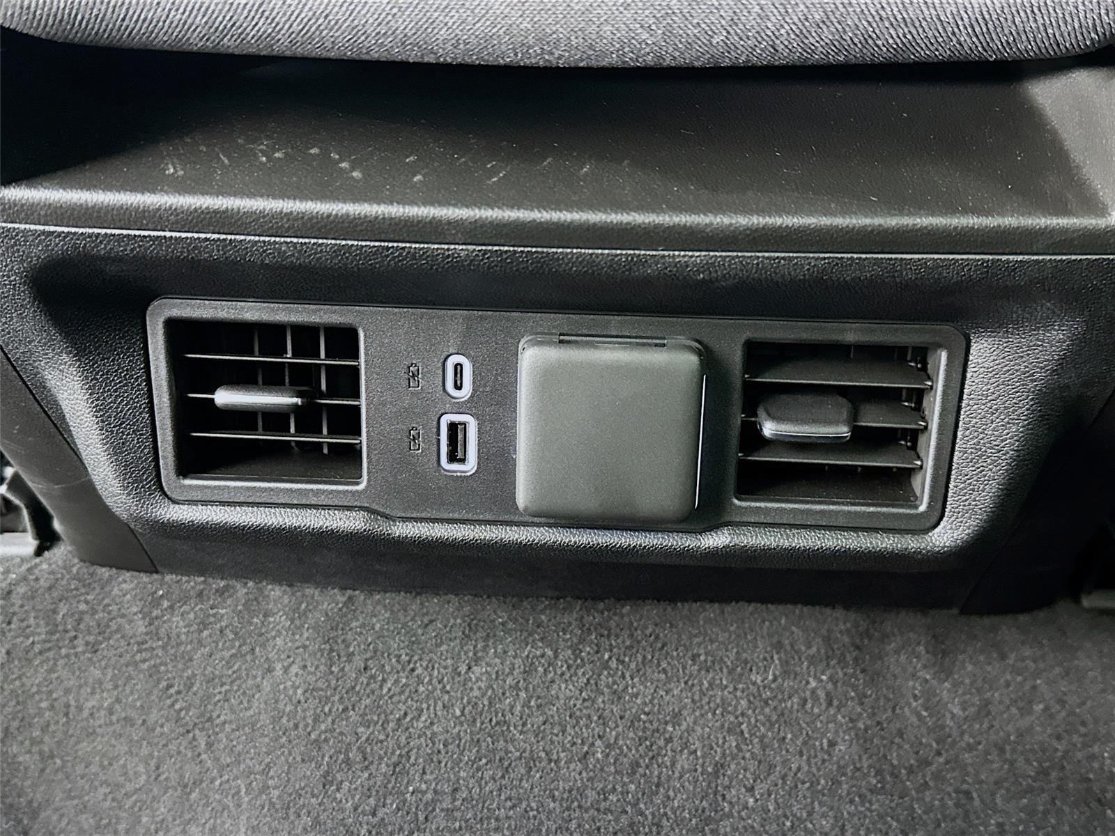 Used 2024 Summit White GMC Elevation image 25