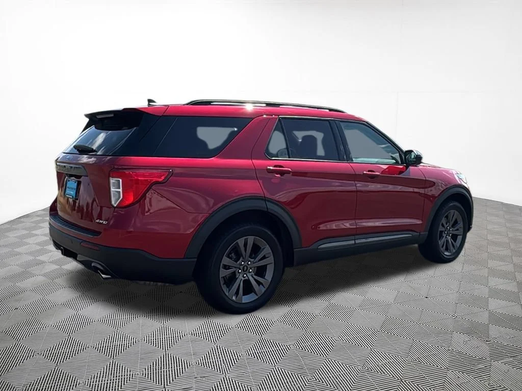 Used 2022 Red Ford XLT image 9