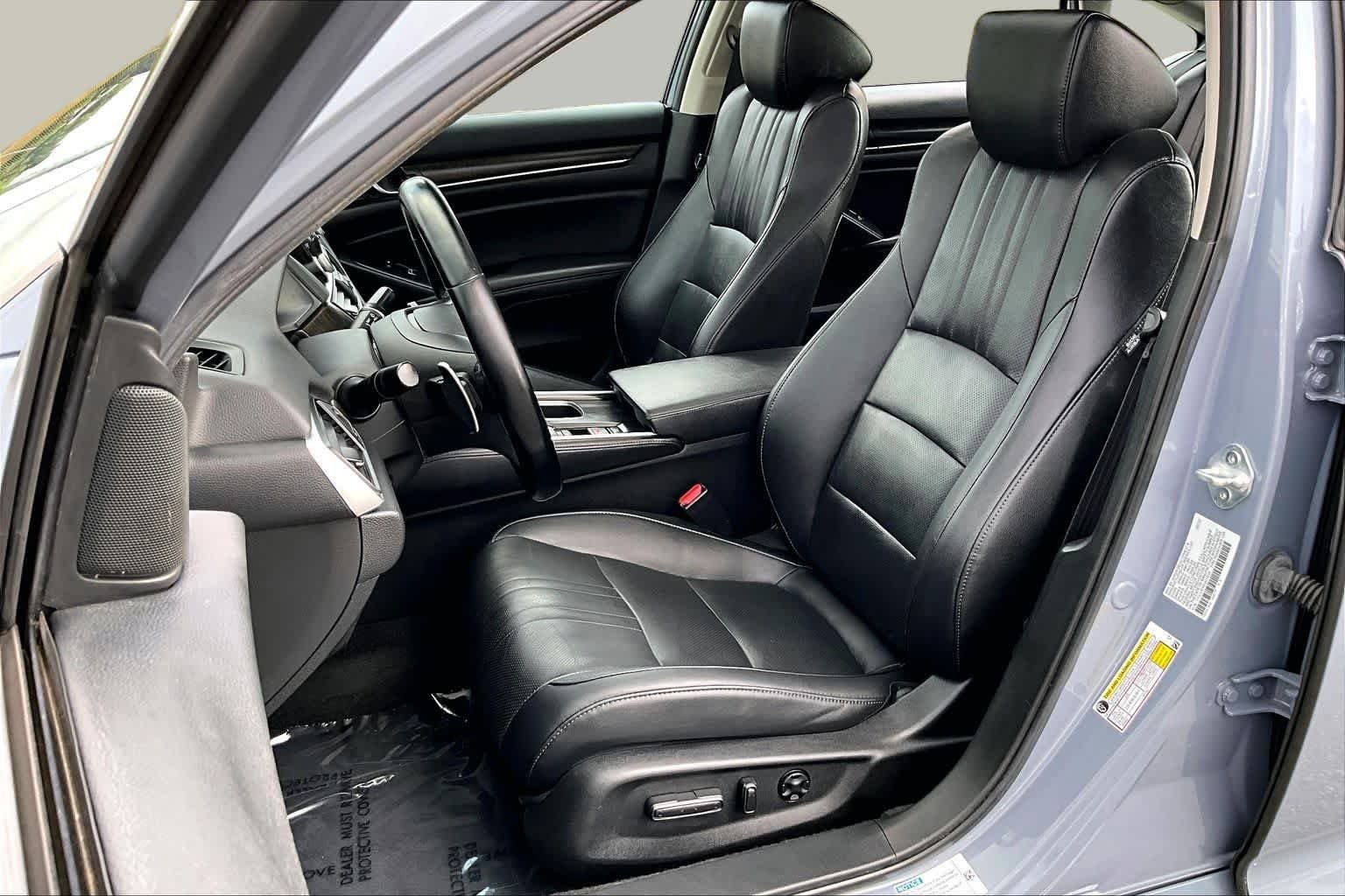 Used 2022 Sonic Gray Pearl Honda Touring image 8