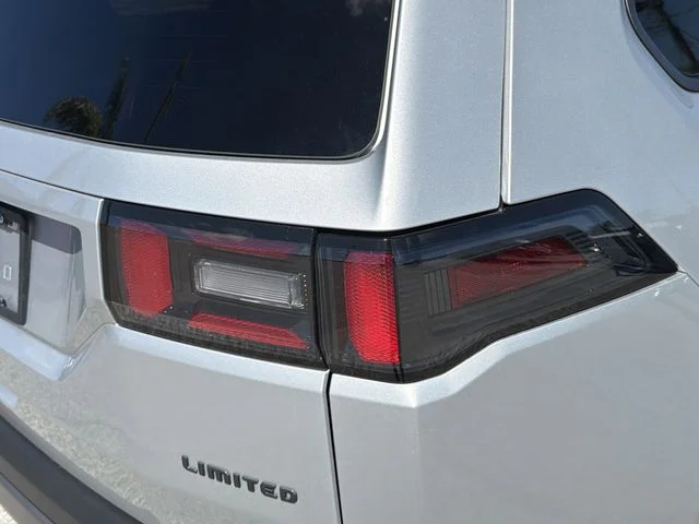New 2026 Silver Zynith Clear-Coat Exterior Paint Jeep Limited image 9