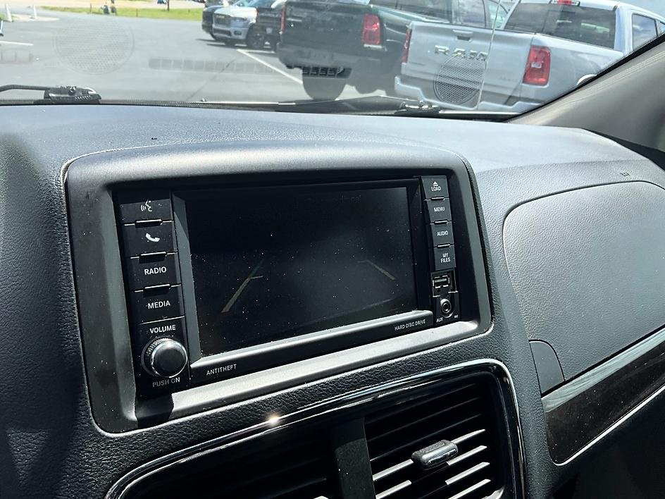 Used 2018 Black Dodge SE image 19
