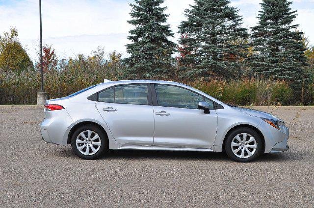 Certified Used 2025 CLASSIC SILVER METALLIC Toyota  image 2