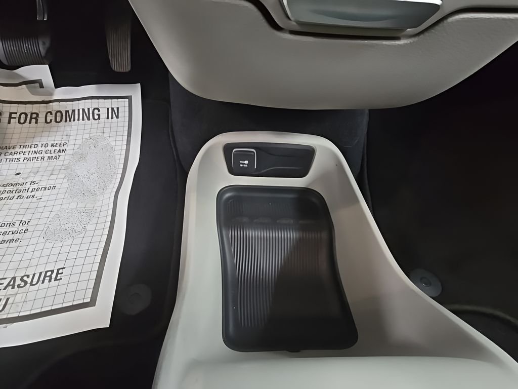 Used 2022 White Chrysler LX image 39
