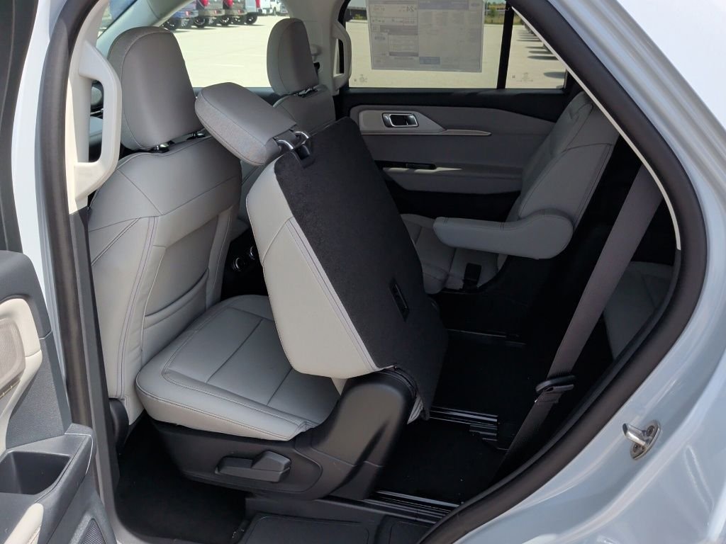 New 2026 Space White Metallic Ford Active image 35