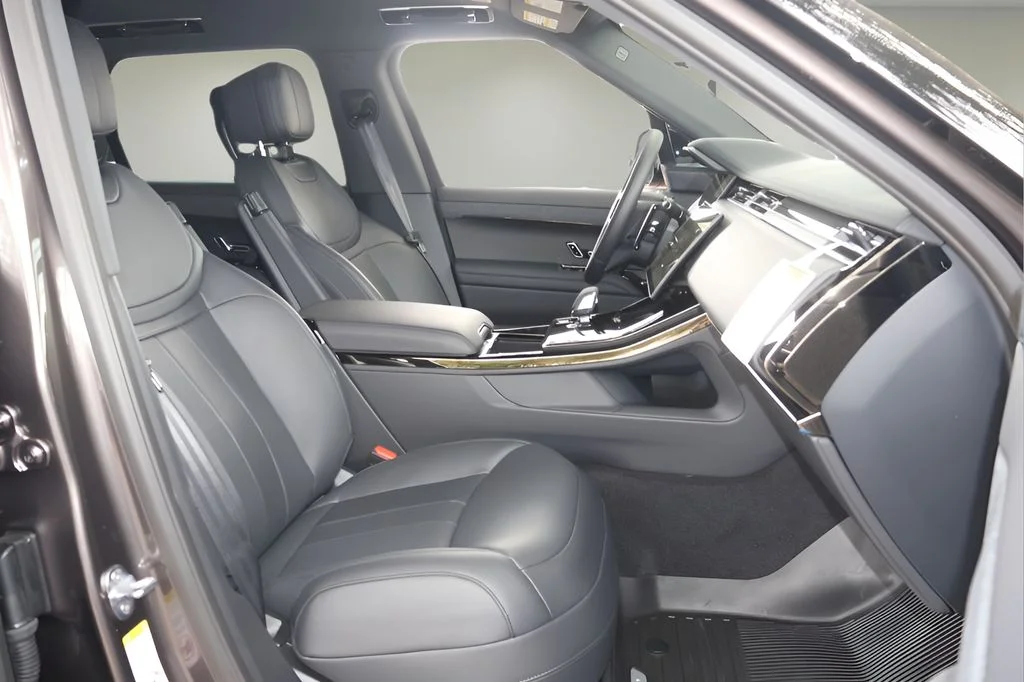 New 2026 Charente Grey Land Rover Dynamic SE image 17