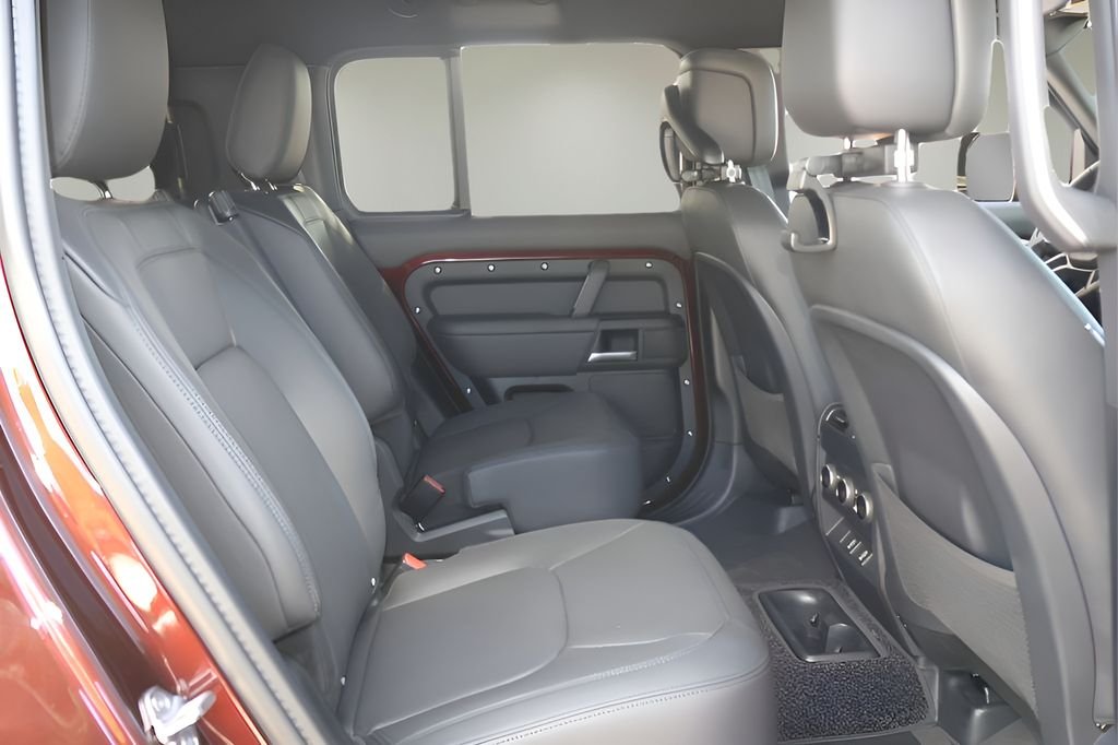 New 2026 Sedona Red Land Rover S image 17