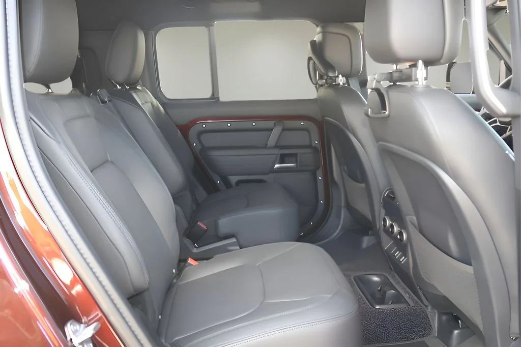 New 2026 Sedona Red Land Rover S image 17